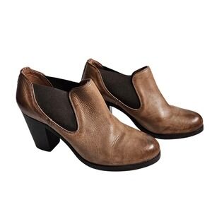 Ariat Size 10B Geneva Stretch fit Distressed Brown Leather Western Ankle Boot